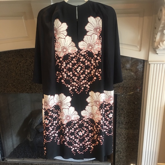 🔥 Stunning Silk Biyan Dress - Picture 7 of 8